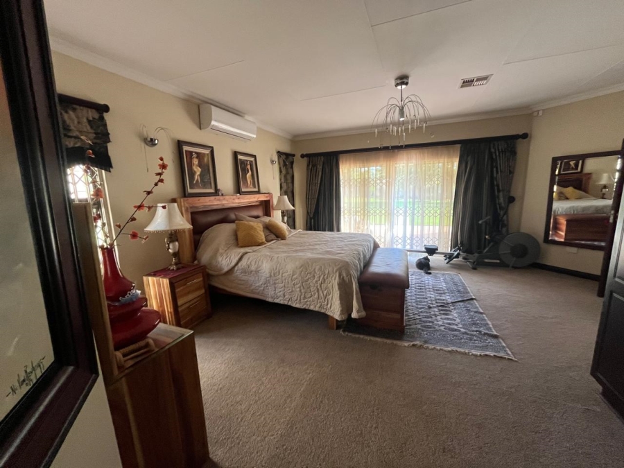5 Bedroom Property for Sale in Christiana North West